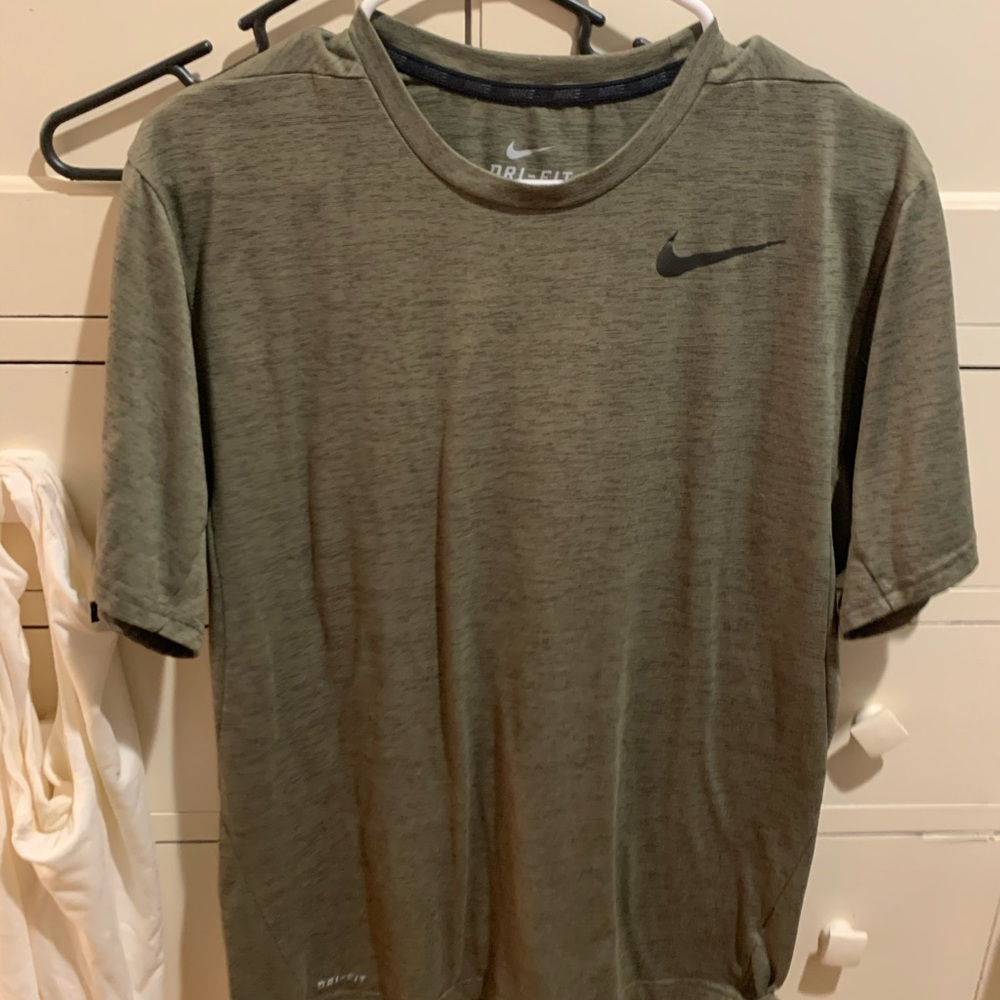 Men’s Nike shirt